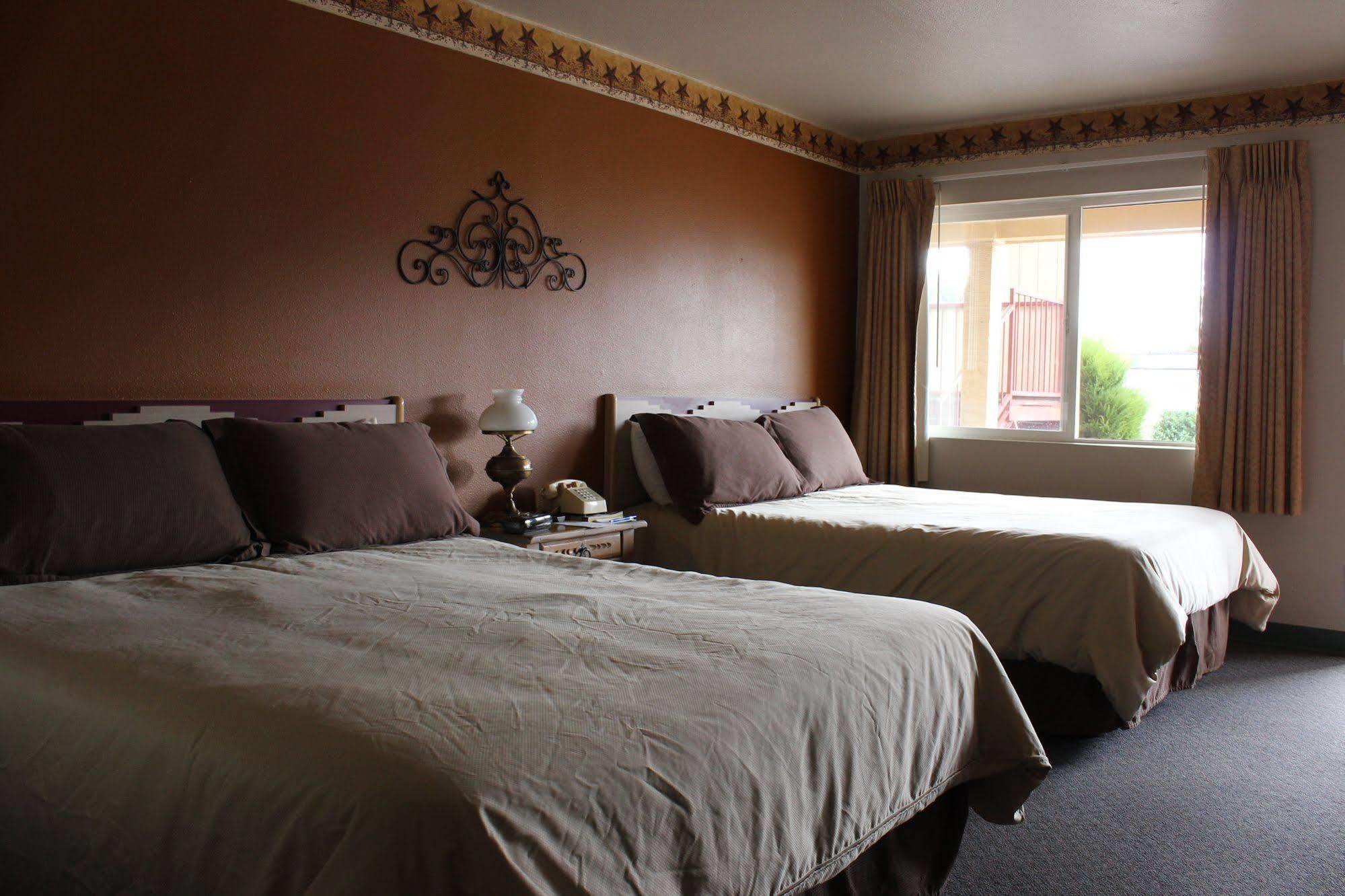 Howard Johnson By Wyndham Springerville Екстер'єр фото